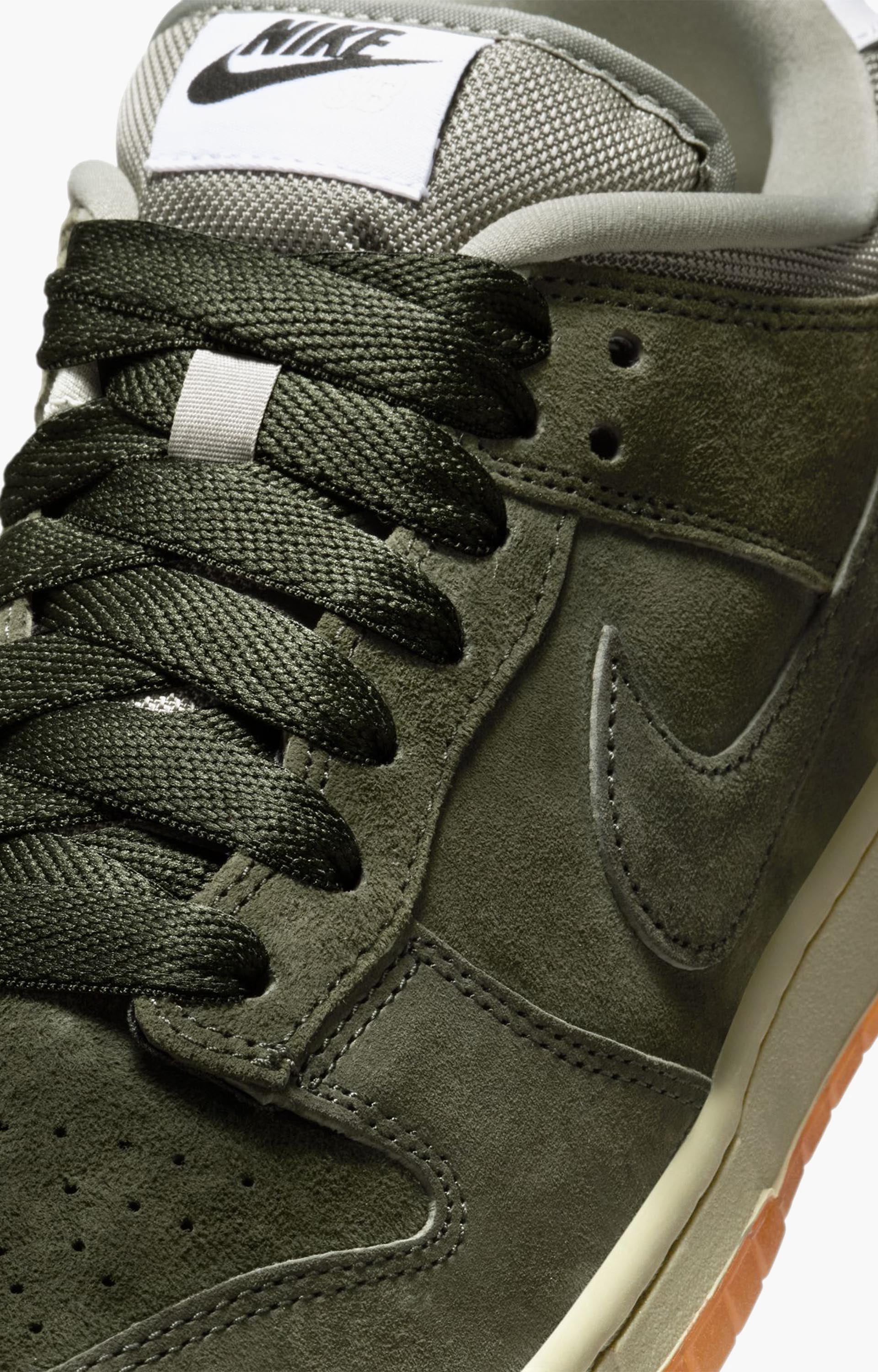 Nike SB Dunk Low Pro B Shoe, Sequoia/Army/White