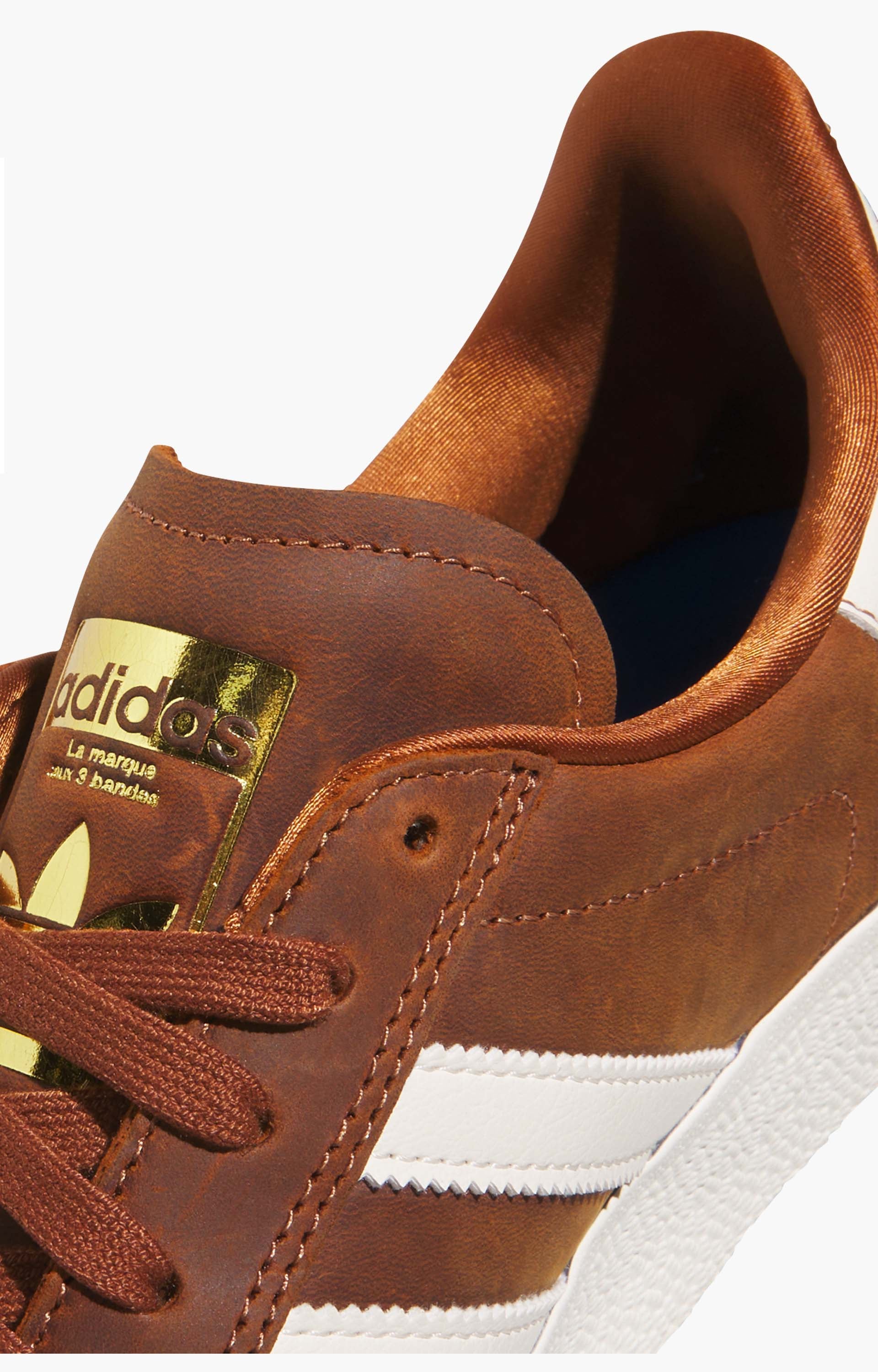 Adidas Gazelle HQ7547 Shoes, Dusky Bronze/Chalk White/Off White