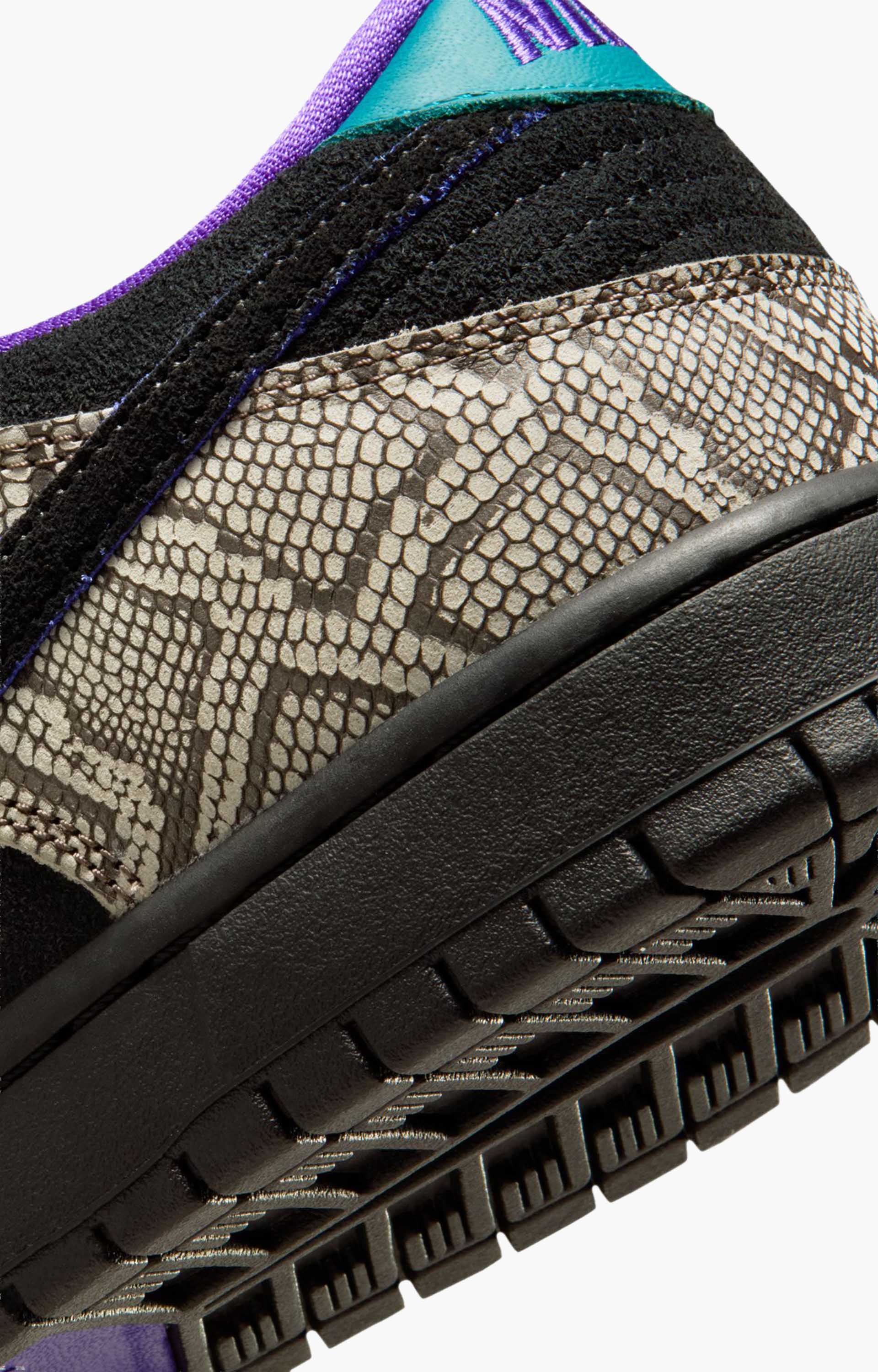 Nike SB Dunk Low Pro Shoe, String/Black/Bright Spruce/Fierce Purple