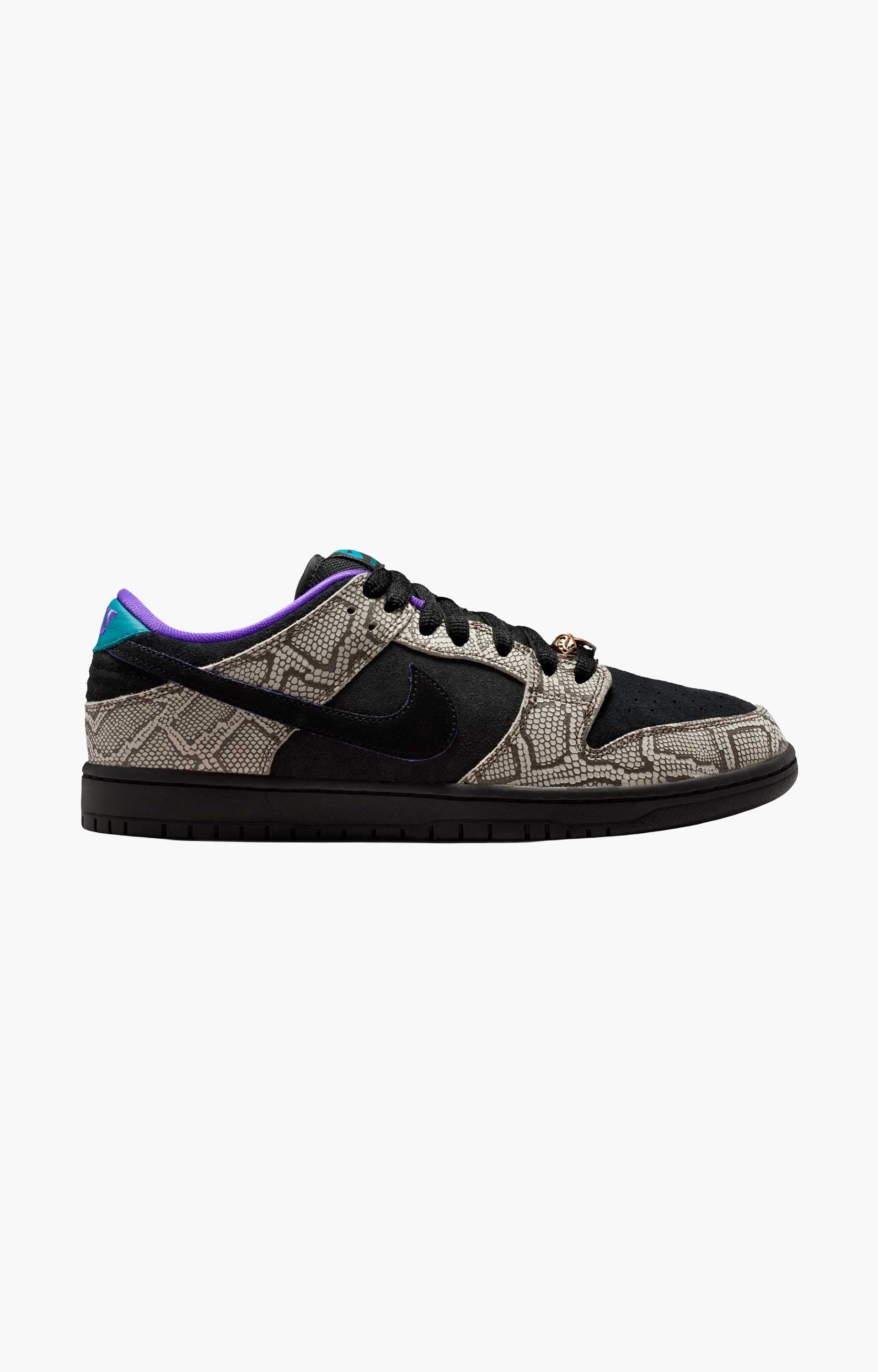 Nike SB Dunk Low Pro Shoe, String/Black/Bright Spruce/Fierce Purple