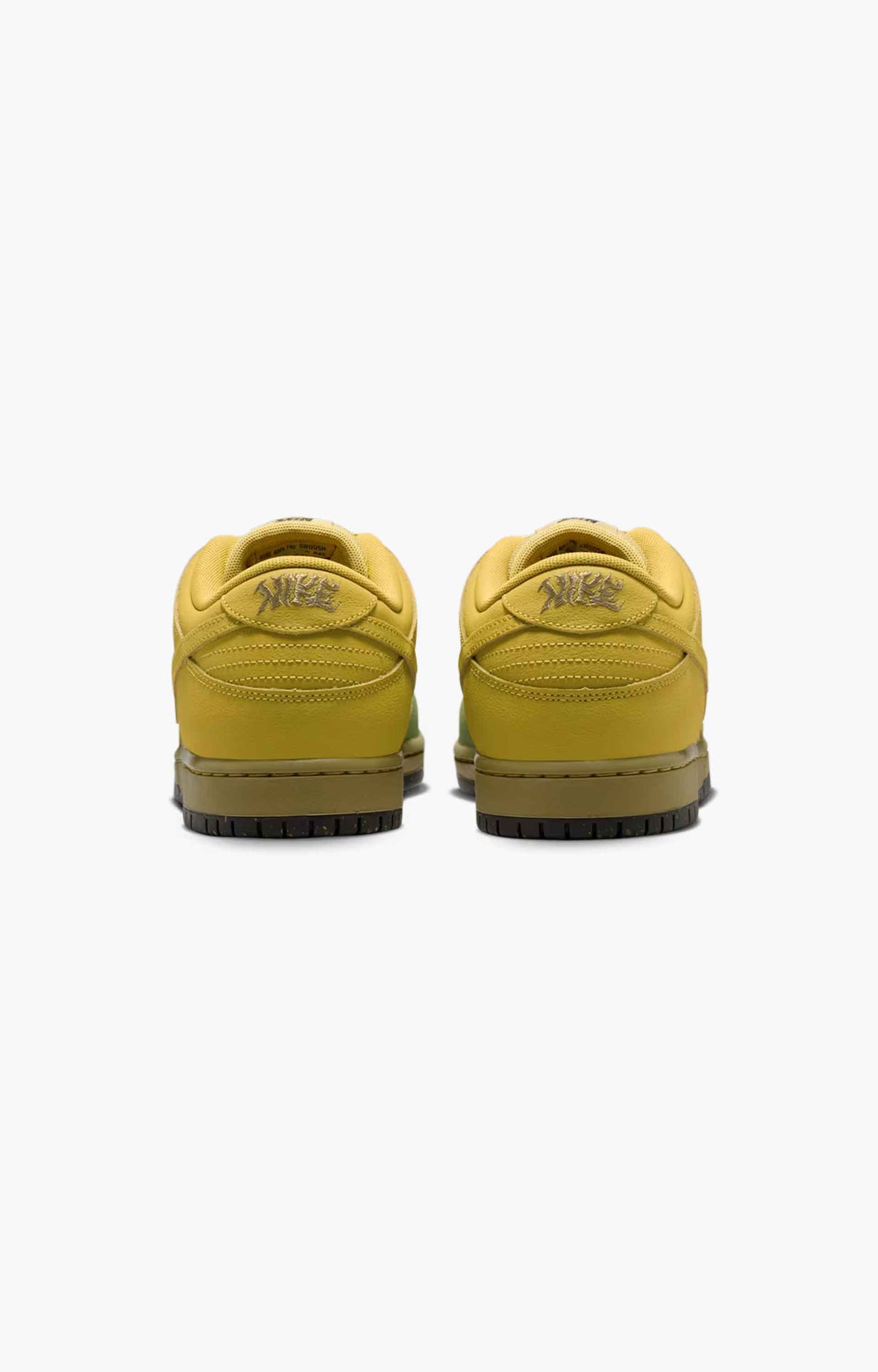 Nike SB Dunk Low Pro Shoe, Saffron Quartz/Pear